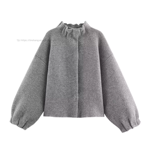 Ensemble 2 pièces en tricot gris pour femme - Manches bouffantes oversize et mini-jupe évasée - Tenue tendance - Product Image 6