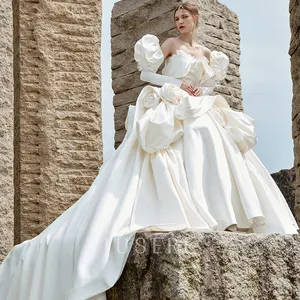 Fabulous Stunning 3D Roses Subtle Satin Designer Wedding Gown Dress With Big Train novia de novia 2022