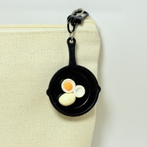 CHENXI Porte-clés amusant en résine, pendentif unique en forme d'œuf poché, de poêle à pizza ou de plat de cuisine, cadeau pour femme - Product Image 5