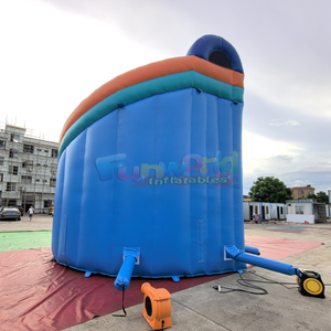 Toboggan aquatique géant gonflable pour enfants, avec piscine et glissière incurvée. - Product Image 5