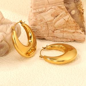 Pendientes de Aro en Forma de U Sencillos al por Mayor con MOQ Bajo, Joyería de Acero Inoxidable Impermeable, Chapado en Oro de 18K PVD, Pendientes para Mujer - Product Image 5