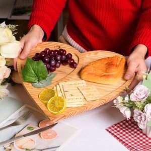 Bandeja de Servir Clásica Irregular de Madera de Pino Sólido, Ecológica y Duradera, Tabla de Charcutería para Bodas y Día de la Madre - Product Image 4
