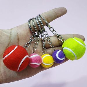 Porte-clés balle de tennis multicolores 3,8 cm, porte-clés sportif, accroche-sac pour les amateurs de tennis, idée cadeau promotionnel sportif en gros - Product Image 2