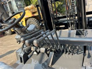 TCM Factory-Stocked <b>Used</b> 7 Ton FD70 Diesel Forklift Good Condition Hot Selling Single/Three Stage Mast Original Pump Motor - Product Image 5