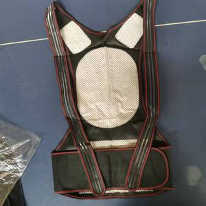 Gilet thermique avec ceinture chauffante, soutien de massage par traction magnétique pour la protection du dos et des épaules, taille adulte - Product Image 1