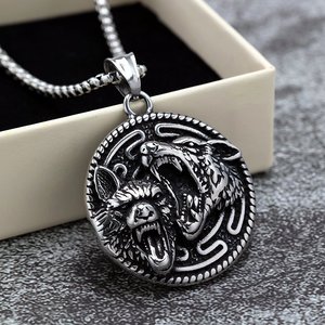 Yunnique – pendentif rétro nordique en acier inoxydable pour hommes, double face, tête de loup, thème animal, bijoux cadeau - Product Image 1