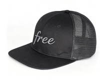 3D geborduurde logo zwarte trucker pet met platte klep en mesh achterkant