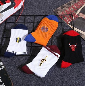 Calzini Sportivi Personalizzati con Logo, Design Cartoon, Alta Elasticità, Bianco e Nero, per Basket - Product Image 2