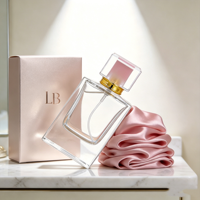 Flacon de parfum en verre transparent carré de 50 ml, à fond épais, rechargeable, avec pompe pulvérisatrice, emballage personnalisable, couleur personnalisée