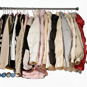 Abbigliamento Invernale da Donna di Seconda Mano Scontato, Liquidazione Inventario e Smaltimento di Rimanenze - Product Image 2