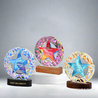 Trophée personnalisé en cristal éco-responsable en forme d'étoile arc-en-ciel avec gravure, base noire, récompense en verre imprimé UV pour événements sportifs et d'entreprise