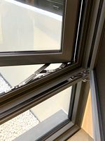 Ventana Abatible de Aluminio con Mosquitera, Ventana de Doble Vidrio de Eficiencia Energética para Casa Moderna
