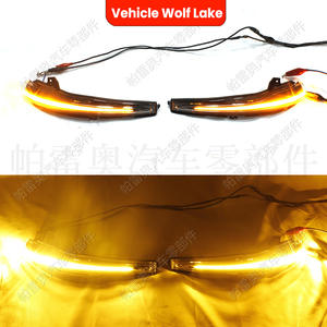 ไฟเลี้ยวกระจกมองหลังรถยนต์ Wolf Lake สำหรับ Mercedes-Benz W164 ปี 2015-2019 แบบหลอดฮาโลเจน - Product Image 1