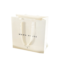 Sacs en papier de luxe en gros pour cadeaux, emballages personnalisés pour bijoux et cosmétiques, sacs en papier avec rubans et poignées