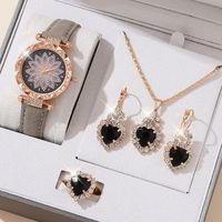 Coffret Cadeau Montre et Bijoux pour Femme Best-Seller – Montre Élégante à Cadran Floral et Ensemble d'Accessoires en Cristal en Forme de Cœur