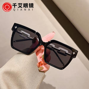 Nuevas gafas de sol de moda para mujer, montura negra de PC, protección UV400, decoración cruzada, tipo 3, gafas de sol C4-6225 - Product Image 4