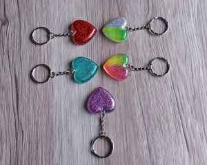 Porte-clés en résine transparente avec éléments décoratifs intégrés, finition lisse et brillante, accessoire durable pour une organisation élégante et quotidienne - Product Image 5