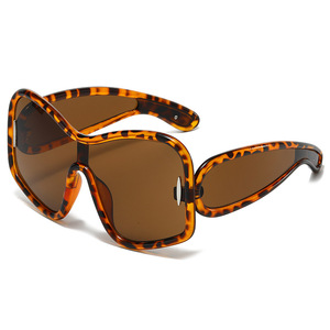 2025 nouvelles lunettes <span class=keywords><strong>de</strong></span> <span class=keywords><strong>soleil</strong></span> une pièce pour femmes UV400 <span class=keywords><strong>ski</strong></span> lunettes <span class=keywords><strong>de</strong></span> <span class=keywords><strong>soleil</strong></span> à grand cadre lunettes à la mode et polyvalentes - Product Image 4