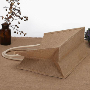 Sac fourre-tout en jute moyen personnalisé avec logo, poignée en corde de toile de jute naturelle, bandoulière, sac de transport réutilisable pour cadeaux et voyages quotidiens - Product Image 4