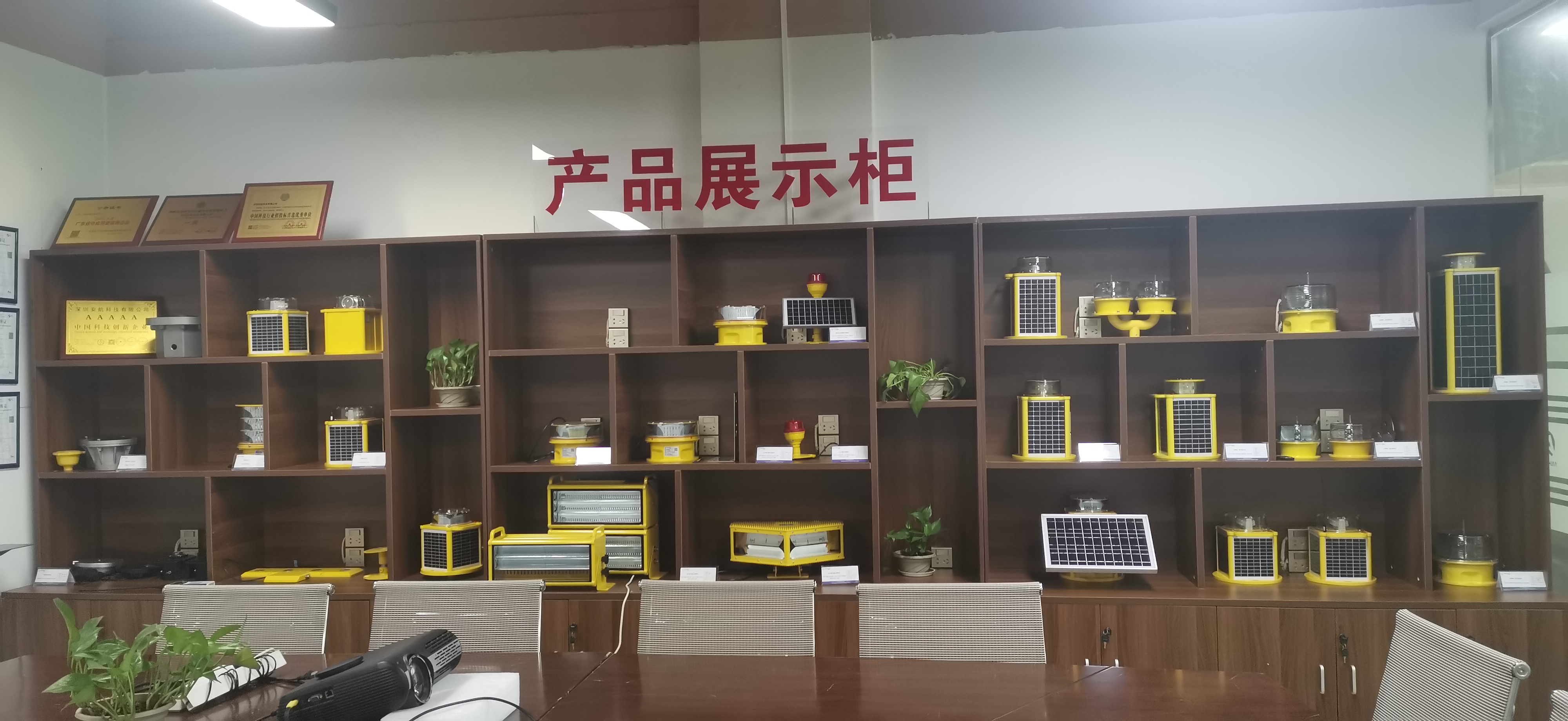 LED Solar Powered Medium-intensity Aviation Obstruction Light