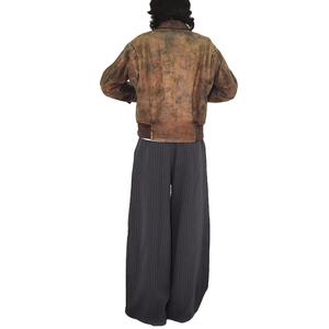 กางเกงขายส่งคุณภาพสูง ผ้าขนสัตว์ลายทาง ทรงสูท คลาสสิก แฟชั่น สบายๆ สีเทาเข้ม กางเกงพลีทลายทางสำหรับผู้ชาย - Product Image 4