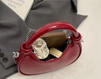 2025 tendance sacs à main pour filles nouveau Design en cuir verni femmes Hobo sacs mode été femmes sac à bandoulière avec chaîne
