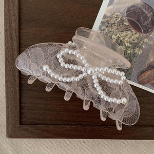 Pince à cheveux moyenne en acétate avec nœud perlé et motif en dentelle, style griffe de requin - Product Image 3