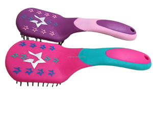 مشط تنظيف وتمشيط للخيول بمقبض طويل مصنوع من البولي بروبيلين والمطاط الحراري مع إمكانية تخصيص اللون والشعار - Product Image 2