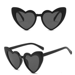 Gafas de Sol Fashion <span class=keywords><strong>Love</strong></span>&roses 2026, Diseño de Corazón, Unisex, Precio Económico, Color Caramelo, PC, para Mujer - Product Image 1