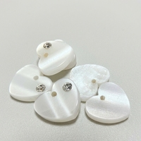 Kancing Resin Warna Kustom 24L Bertekstur Kulit Kerang Imitasi Putih dengan Kristal untuk Aksesoris Pakaian