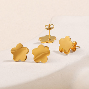ต่างหูรูปดอกไม้ ชุบทอง 18K เหล็กไทเทเนียม ดีไซน์เรียบง่าย สำหรับผู้หญิง ของขวัญในโอกาสต่างๆ EH1086 - Product Image 1