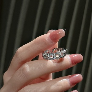 แหวนเงินแท้ S925 ประดับเพชรซิคอน ดีไซน์เรียบหรู สไตล์วินเทจ ประกายระยิบระยับ ขนาดฟรีไซส์ - Product Image 5