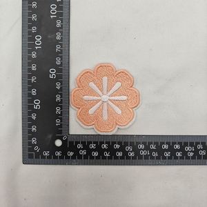 Patch brodé thermocollant motif tournesol et signe de la paix pour la décoration de vêtements et de chapeaux - Product Image 2