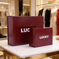 Boîtes en carton pour vêtements, vente en gros, logo personnalisé, emballage de produits de luxe, t-shirt, boîtes pliantes en papier magnétique brillantes pour cadeaux