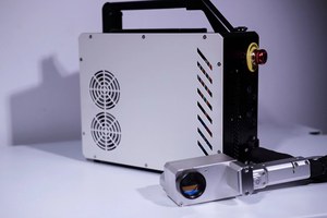 เครื่องทำความสะอาดด้วยเลเซอร์พัลส์ 100w 200w สำหรับขจัดสนิม สี น้ำมัน กาว คราบไขมัน เครื่องกำจัดสนิมด้วยเลเซอร์ - Product Image 6