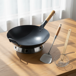 Juego de sartenes wok de acero al carbono, wok chino con mango de madera, espumadera de madera, colador de alambre para uso en restaurantes - Product Image 1
