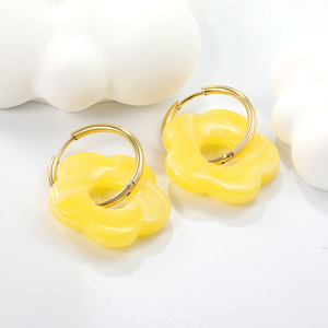 รูปทรงดอกไม้เรซิ่นต่างหูห่วงสำหรับผู้หญิงเรขาคณิตลายดอกไม้โลหะผสมสังกะสีเครื่องประดับหู EA32850 - Product Image 4