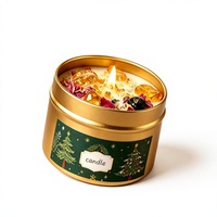 Bougie parfumée de Noël en cire de soja écologique avec logo personnalisé OEM/ODM, en boîte métallique dorée, fleurs séchées, accents ambrés, ensemble cadeau de décoration de Noël
