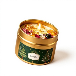 Bougie parfumée de Noël en cire de soja écologique avec logo personnalisé, dans une boîte en métal doré avec des fleurs séchées et des accents ambrés, ensemble cadeau de décoration de Noël - Product Image 1