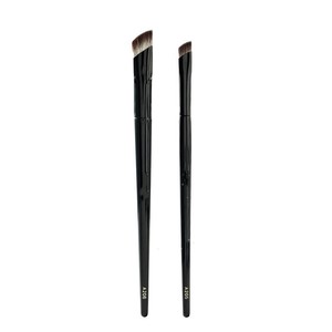 Pincel Corrector Iluminador Triangular de Hierro con Pelo Sintético, Diseño Plano de 1.5cm para Ojeras y Surcos Lacrimales - Product Image 5