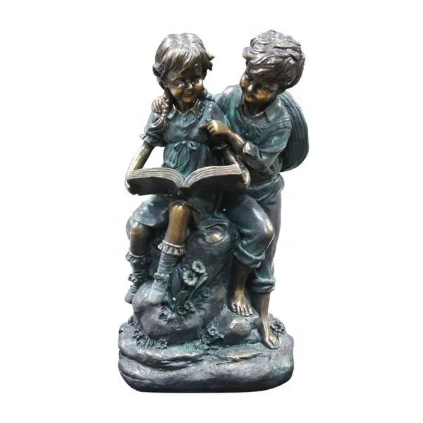 Наружная латунная статуя для чтения мальчика и девочки в натуральную величину садовая скульптура