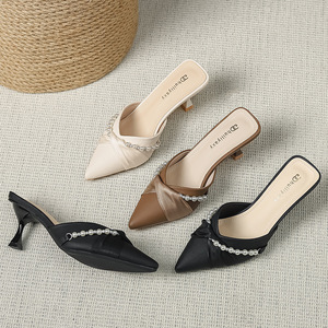 Sandalias de verano de nuevo estilo para mujer con tiras de hebilla de una pieza, tacones altos, lazo y detalles de perlas - Product Image 1