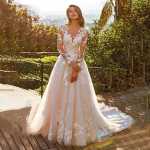Vestido de Novia Blanco con Cuello en V, Manga Larga, Cintura Ajustada y Velo para la Noche de Bienvenida - Product Image 1