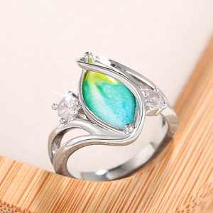 Anillo de Moissanita T0819, Plata 925, Corte Ovalado, Engaste de Garras, Anillo de Compromiso para Mujer con Diseño de Planta - Product Image 5