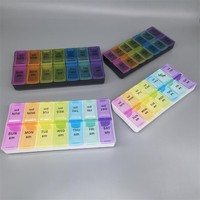 Boîte à pilules hebdomadaire avec marquage Braille, couvercle, tailles petite/grande, 14 compartiments, deux rangées