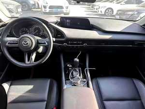 مازدا <span class=keywords><strong>3</strong></span> أكسيلا مستعملة موديل 2024، محرك 2.0 لتر، 116 كيلوواط، 202 نيوتن متر، ناقل حركة أوتوماتيكي 6 سرعات، قاعدة عجلات 2726 ملم، استهلاك وقود 5.8 لتر، 8 وسائد هوائية، مقاعد جلدية، تصميم رياضي، سيدان يابانية، عجلات R18 - Product Image 3