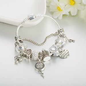 Bracelet en cristal blanc avec cœur incrusté, style mexicain, fermoir à clé - Product Image 2