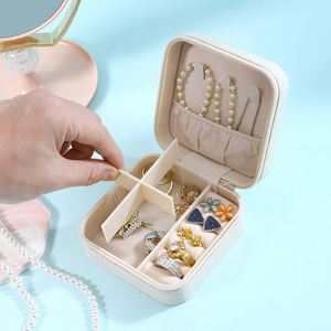 Mini Joyero Portátil, Organizador de Joyas para Mujeres y Niñas, Estuche de Almacenamiento para Anillos, Aretes, Collares y Pulseras - Product Image 2