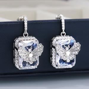 Orecchini pendenti da donna classici in rame placcato oro bianco con fiocco e zirconi, gioielli alla moda - Product Image 1