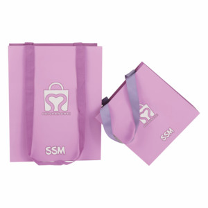 Bolsa de Papel <span class=keywords><strong>Violeta</strong></span> de Lujo con Logotipo Personalizado, Bolsa de Compras Morada con Laminado Mate y Asa de Cinta Larga para Venta al por Mayor de Ropa - Product Image 1